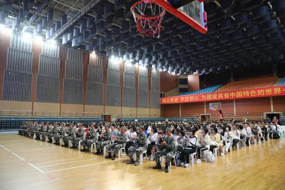 福州一中:青年比學趕幫超,國防教育標準高