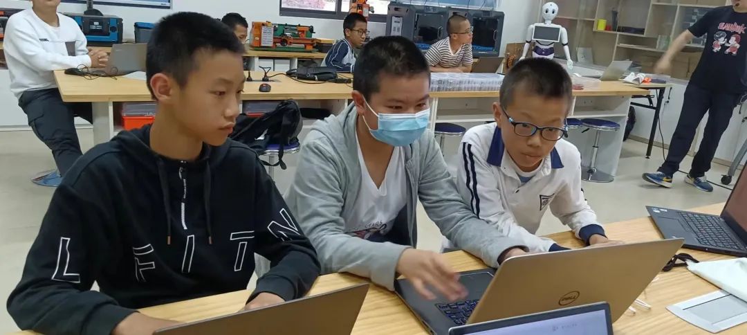 福州一中:砥礪前行,追求卓越——來自初中部AI創(chuàng)新課題班的邀請