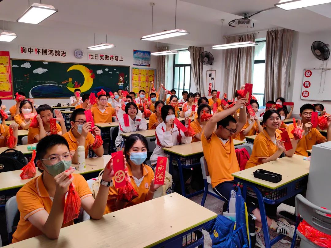福州時代中學:同享“六一”歡樂 齊心鏖戰中考
