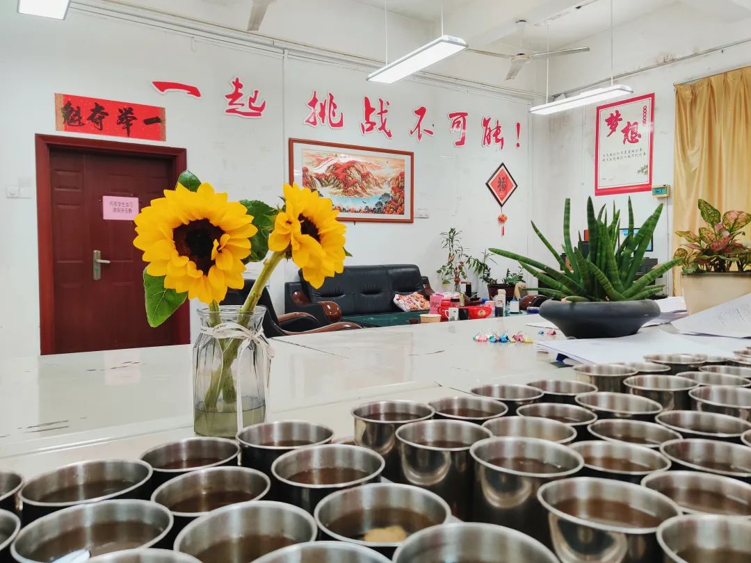 漳州實(shí)驗(yàn)中學(xué):與愛(ài)同行 未來(lái)可期——漳州實(shí)驗(yàn)高級(jí)中學(xué)(漳州實(shí)驗(yàn)中學(xué)高中部)高三年愛(ài)心燉湯、高一高二家訪活動(dòng)及月考表彰