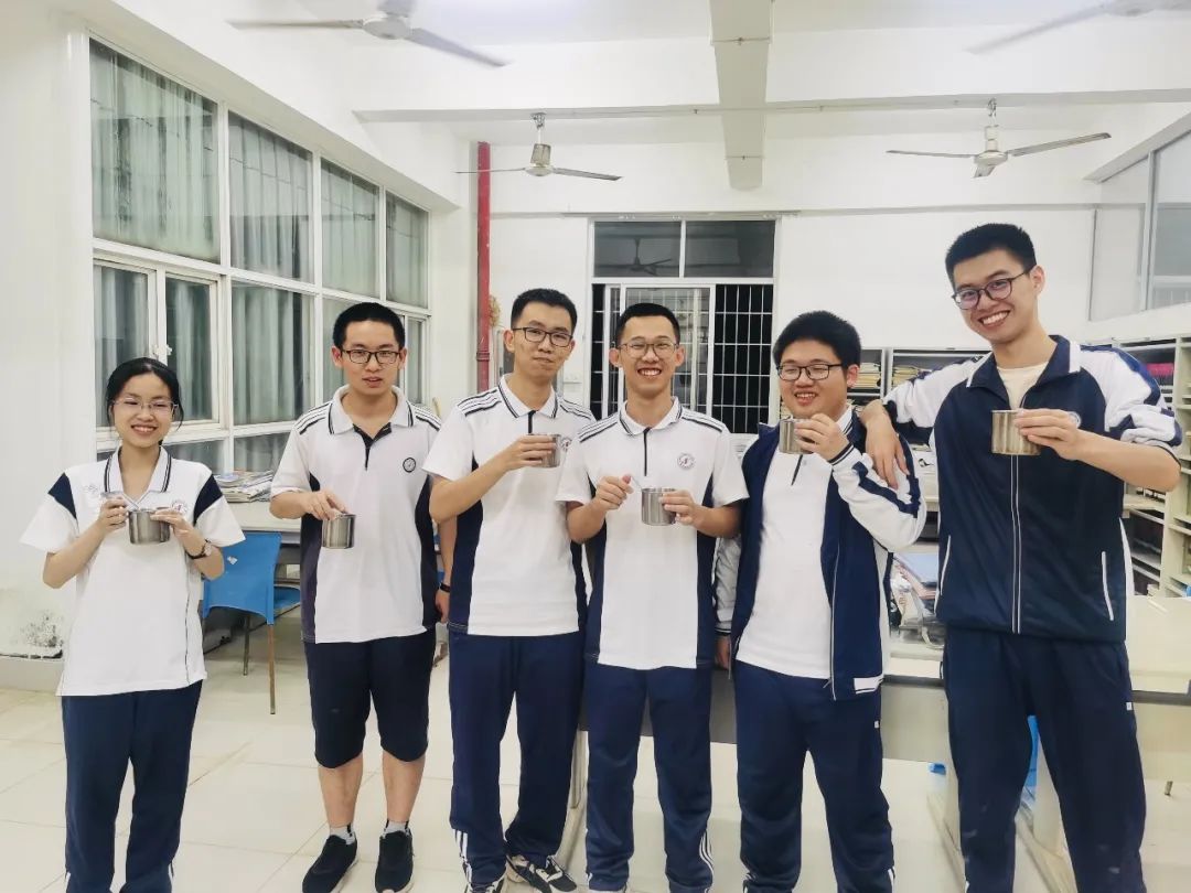 漳州實(shí)驗(yàn)中學(xué):與愛(ài)同行 未來(lái)可期——漳州實(shí)驗(yàn)高級(jí)中學(xué)(漳州實(shí)驗(yàn)中學(xué)高中部)高三年愛(ài)心燉湯、高一高二家訪活動(dòng)及月考表彰