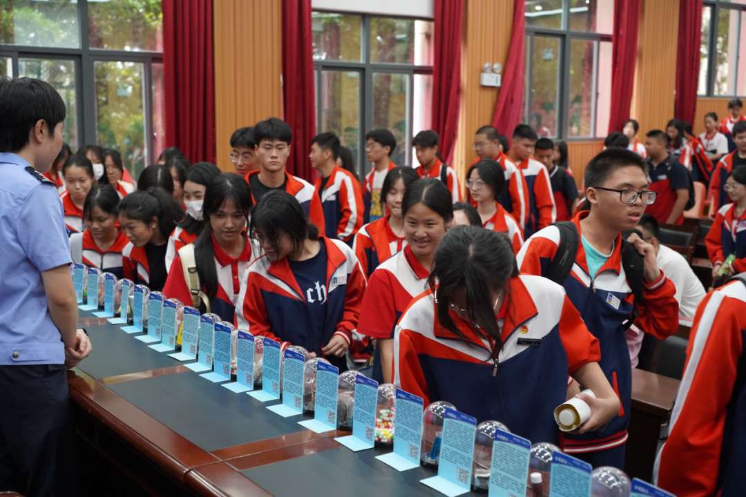 禁毒宣傳進(jìn)校園 護(hù)航青春不“毒”行——<a href=http://www.tjsxht.com/school-369/ target=_blank class=infotextkey>福建省郵電學(xué)校</a>開(kāi)展禁毒宣傳專題講座