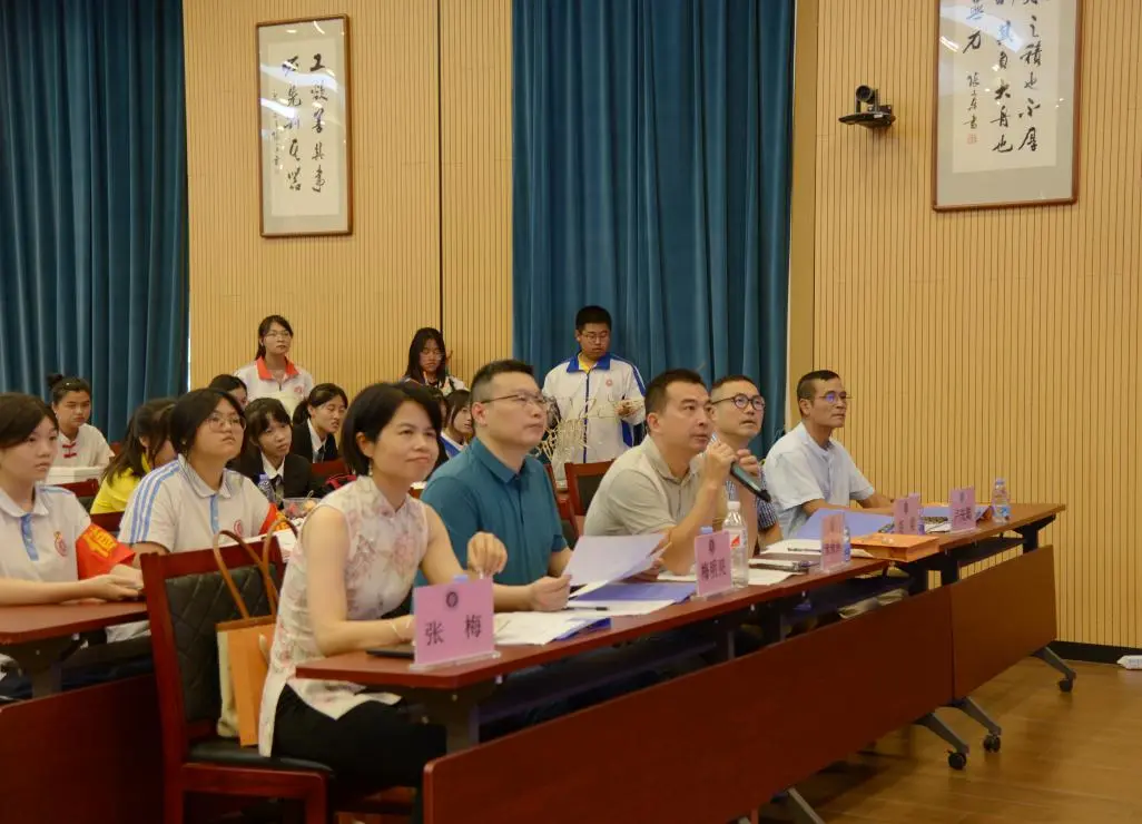<a href=http://www.tjsxht.com/school-377/ target=_blank class=infotextkey>福建商貿(mào)學(xué)校</a>