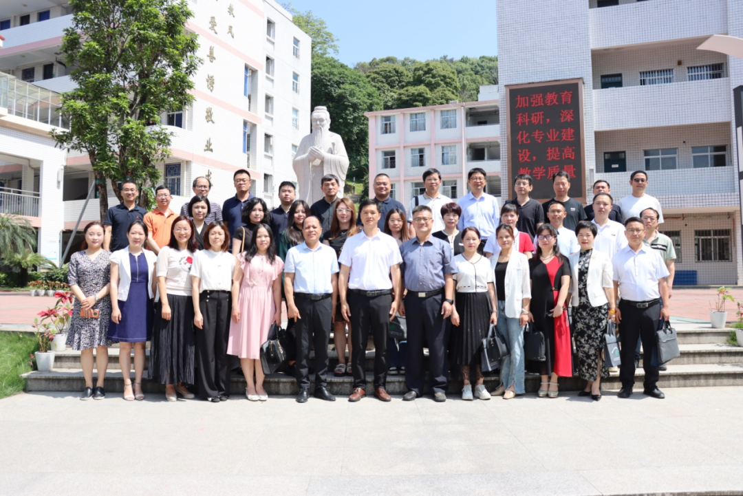 <a href=http://www.tjsxht.com/school-438/ target=_blank class=infotextkey>福州環保職業中專學校</a>