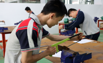 莆田工業(yè)職業(yè)技術學校技能大賽:技能與創(chuàng)新的碰撞,點燃青春激情
