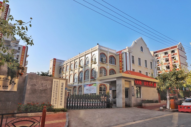 <a href=http://www.tjsxht.com/school-588/ target=_blank class=infotextkey>福建省誠毅技術學校</a>