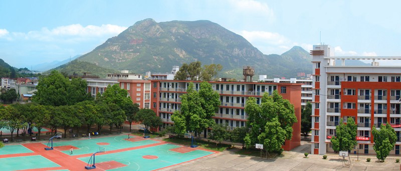 <a href=http://www.tjsxht.com/school-533/ target=_blank class=infotextkey>福州第二技師學院</a>
