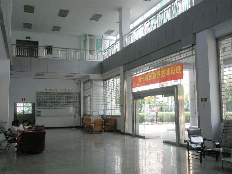 <a href=http://www.tjsxht.com/school-449/ target=_blank class=infotextkey>泉州閩南工貿學校</a>