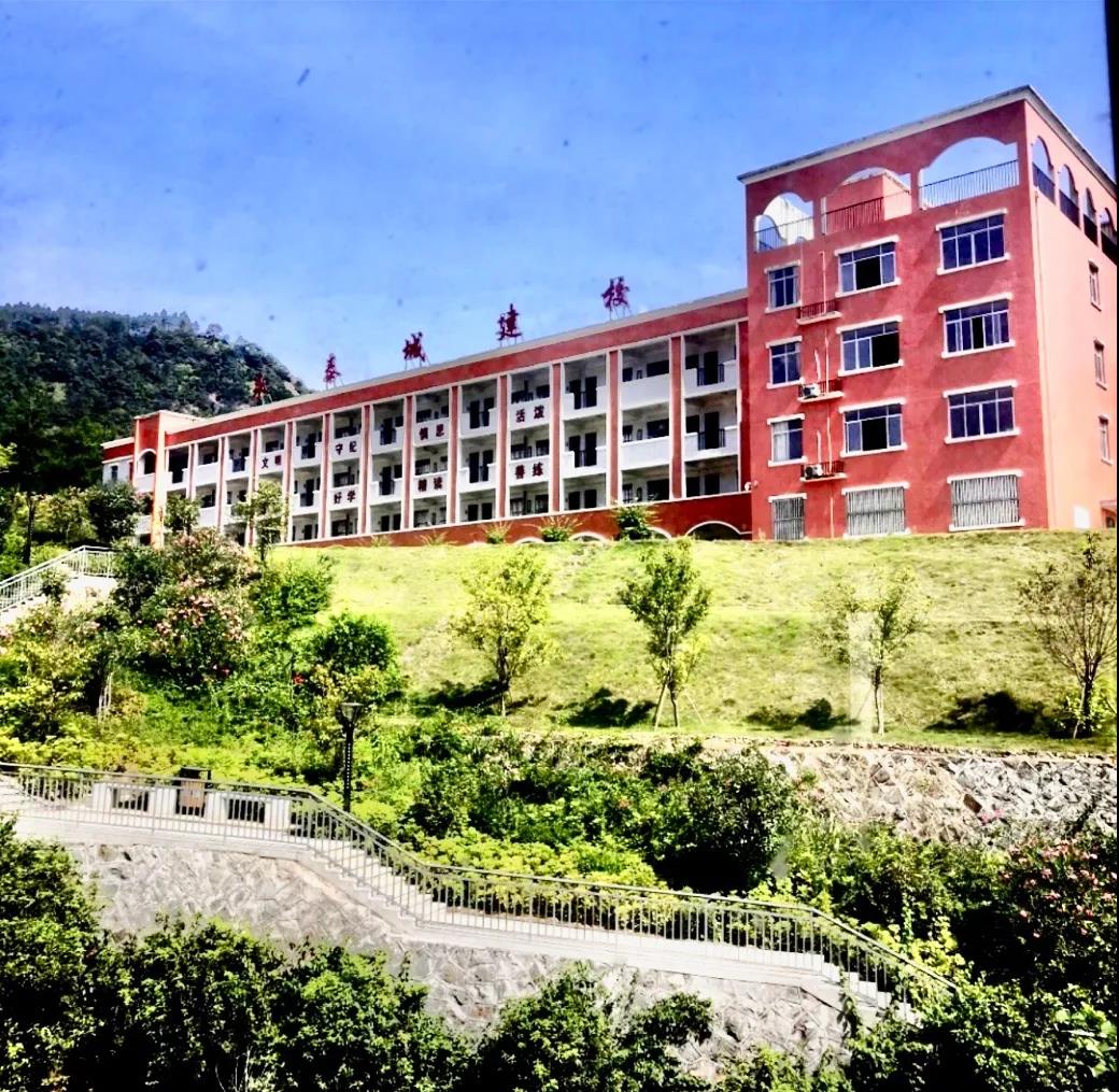 <a href=http://www.tjsxht.com/school-476/ target=_blank class=infotextkey>永泰城鄉建設職業中專學校</a>