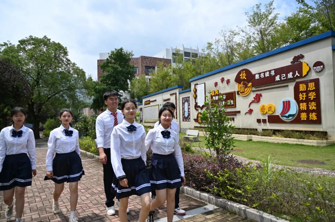 <a href=http://www.tjsxht.com/school-476/ target=_blank class=infotextkey>永泰城鄉建設職業中專學校</a>